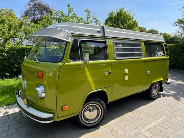 LHD T2 Westfalia (1976) in Taiga green